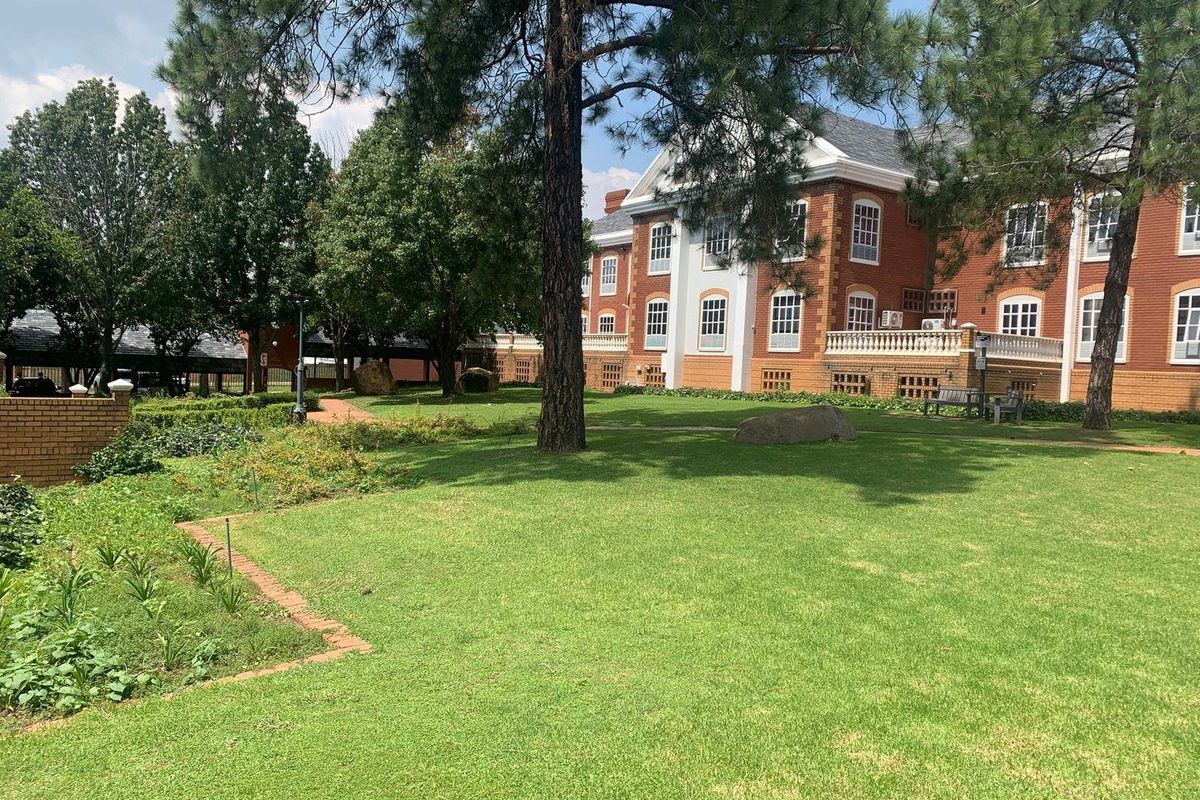 202m2 Bryanston Office To Let - Photo 2