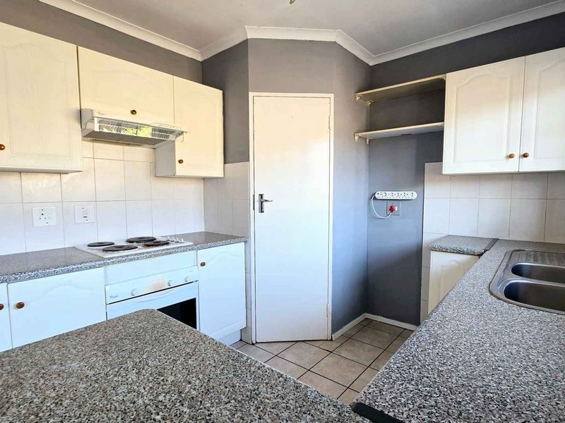 2 BEDROOM TONWHOUSE TO LET IN THE HART OF DOORNPOORT - Photo 3