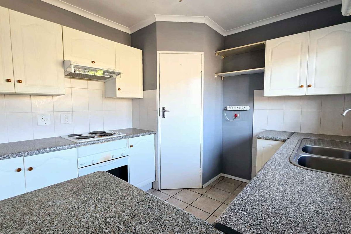2 BEDROOM TONWHOUSE TO LET IN THE HEART OF DOORNPOORT - Photo 3