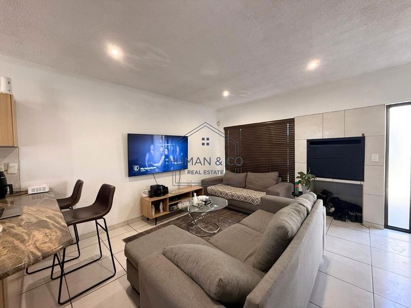 Modern 3-bedroom townhouse in town center; Walvis Bay - Photo 2