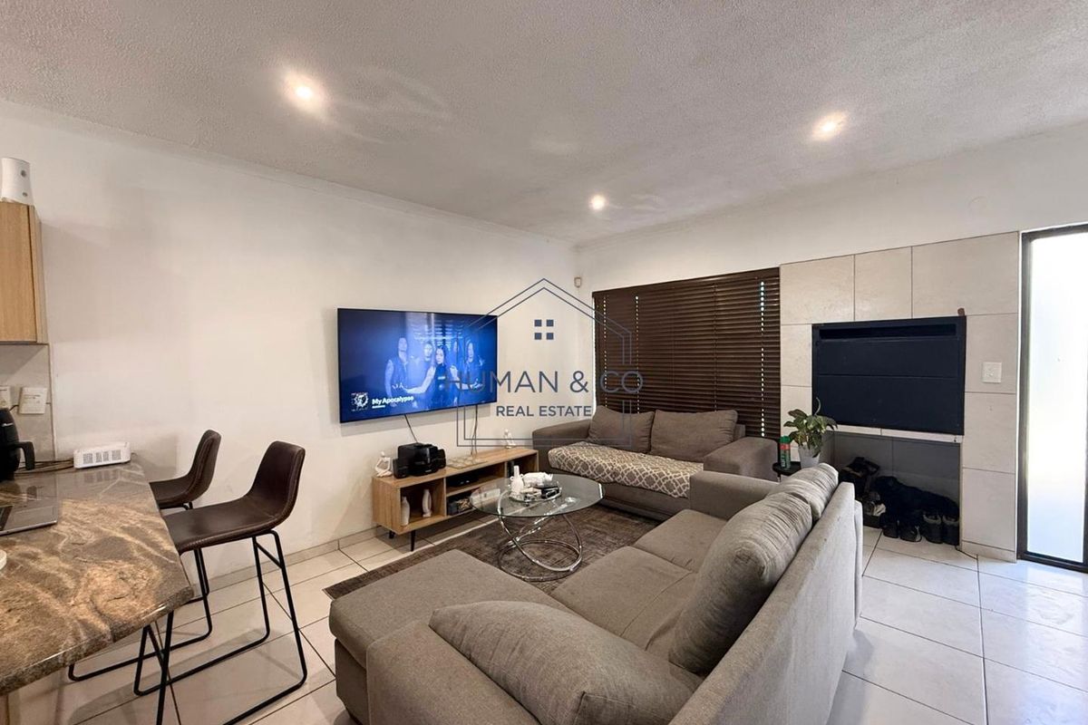 Modern 3-bedroom townhouse in town center; Walvis Bay - Photo 2