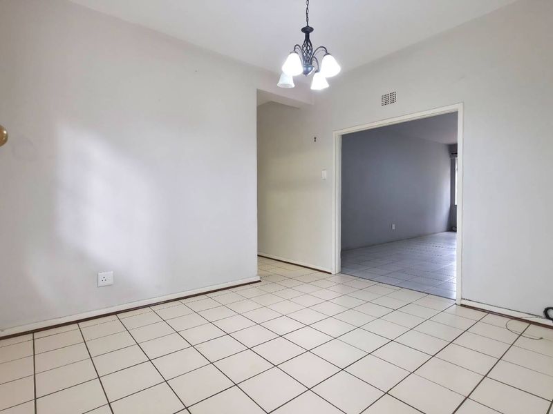 Ground floor 2 Bedroom Apartment with WFH space, Direct Access to Outside Patio and Communal gardens - Photo 6