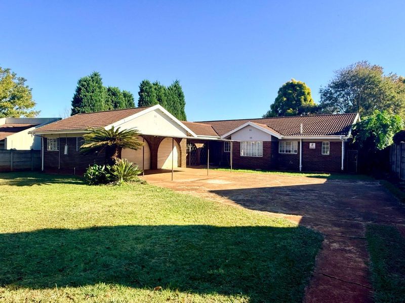 4 Bedroom property with flatlet situated in sought after area. - Photo 1
