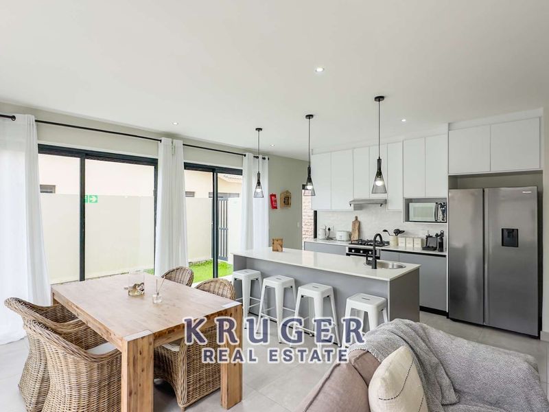 Everyone’s asking about this Kramersdorf Townhouse... Here’s why 👀👇Modern, Airy & Airbnb-Ready - Photo 9