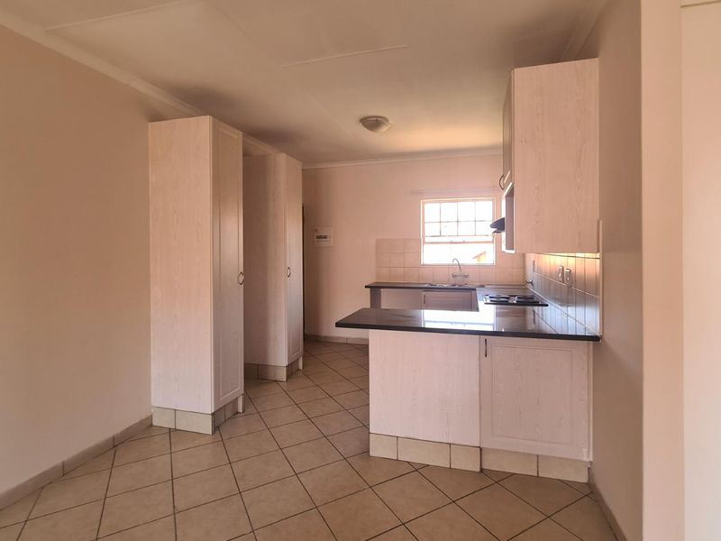 Loadshedding free area - A perfect lock up and go! - Photo 8