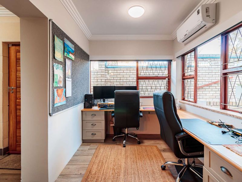 Directors Home For Sale - Photo 4