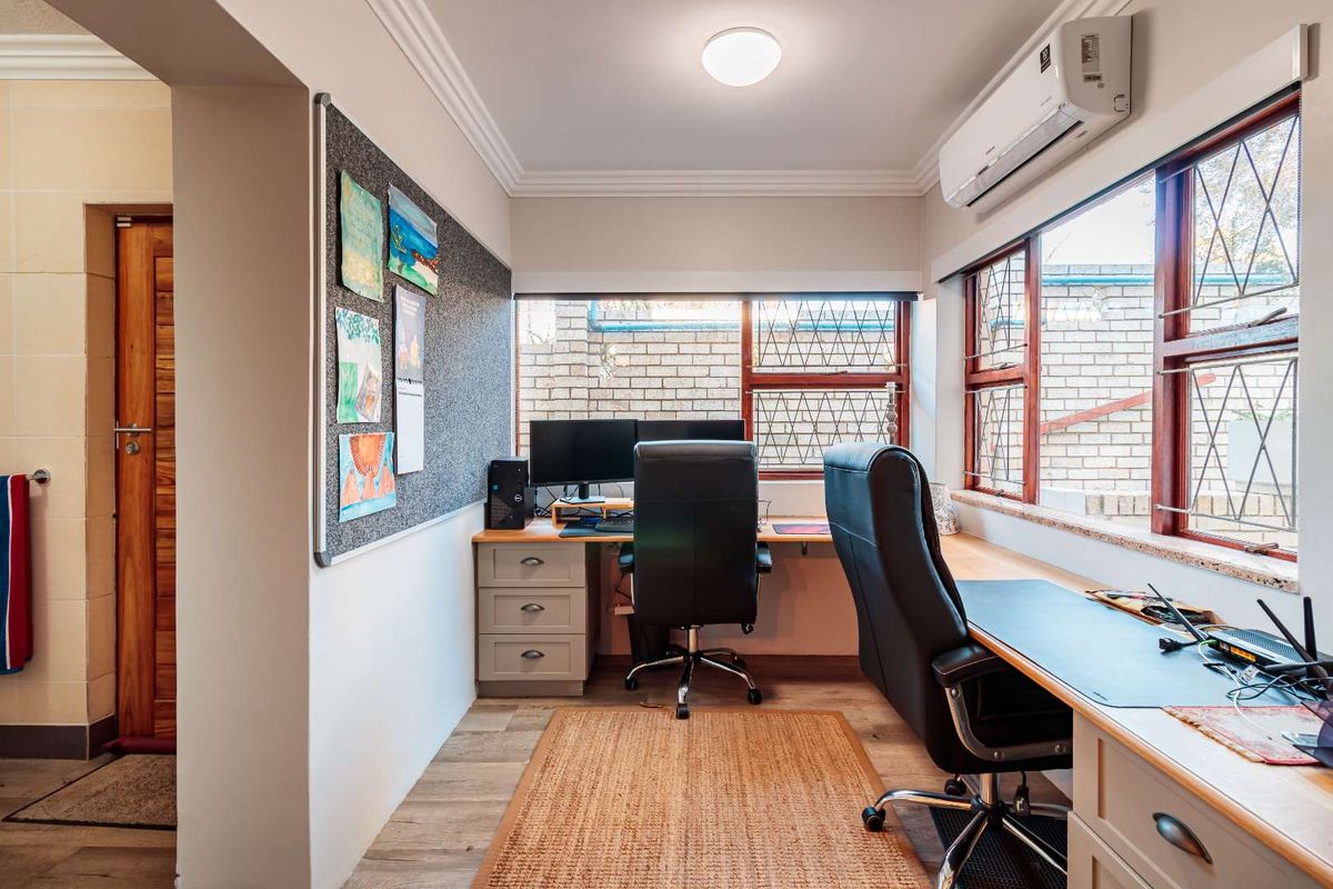 Directors Home For Sale - Photo 4