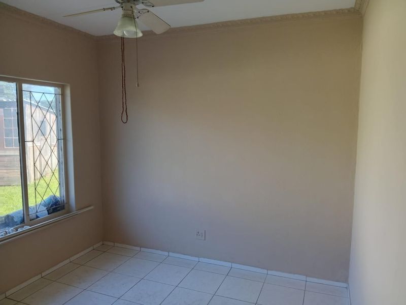 Comfortable & Spacious 3-Bedroom Family Home - Photo 9
