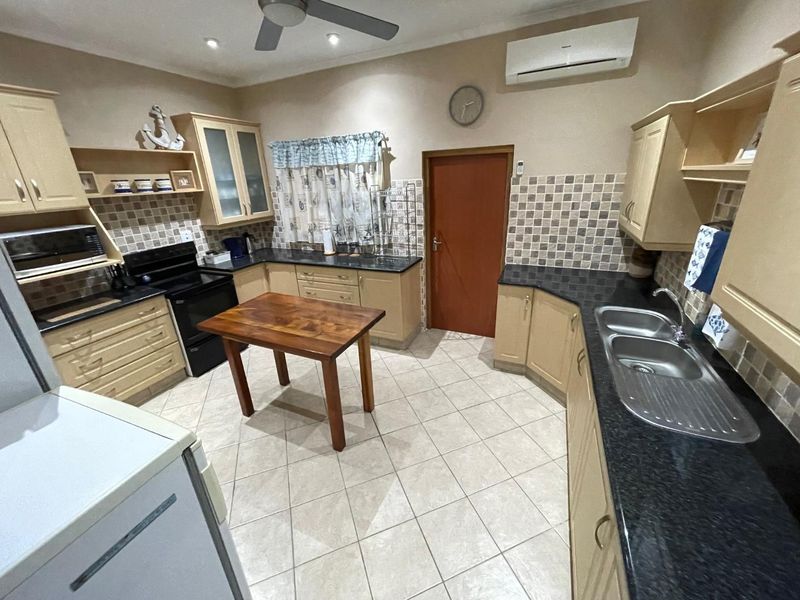 5 bedrooms House in ST LUCIA - Photo 6