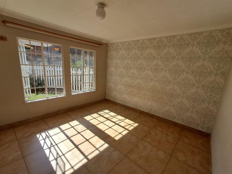 3 Bedroom Town House In Rushmere Manor The Reeds - Photo 6