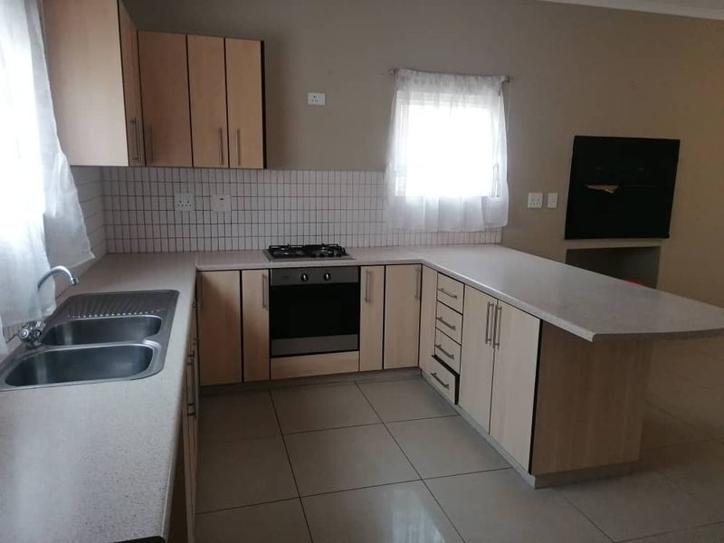TO LET - COZY 3-BEDROOM TOWNHOUSE NEAR THE SEA, SWAKOPMUND,NAMIBIA - Photo 7