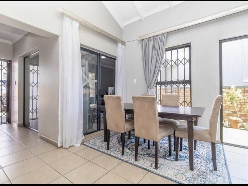 Modern 4-Bedroom Townhouse To Rent in Prime Midrand - Photo 4