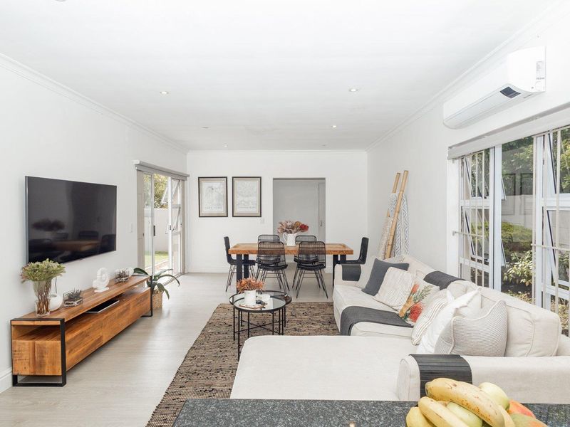 Sunny single story family home. - Photo 5