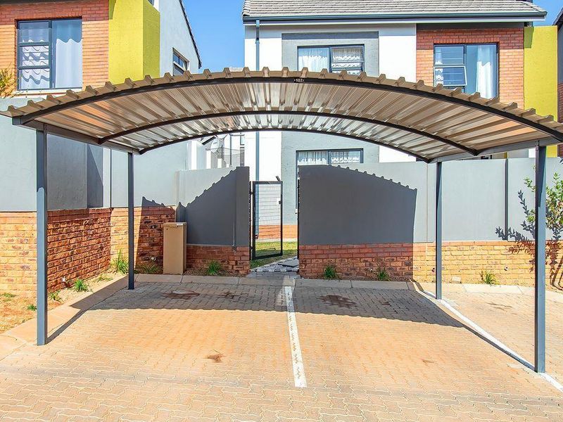 Experience Luxury Living at The Manhattan Lifestyle Estate - Photo 3