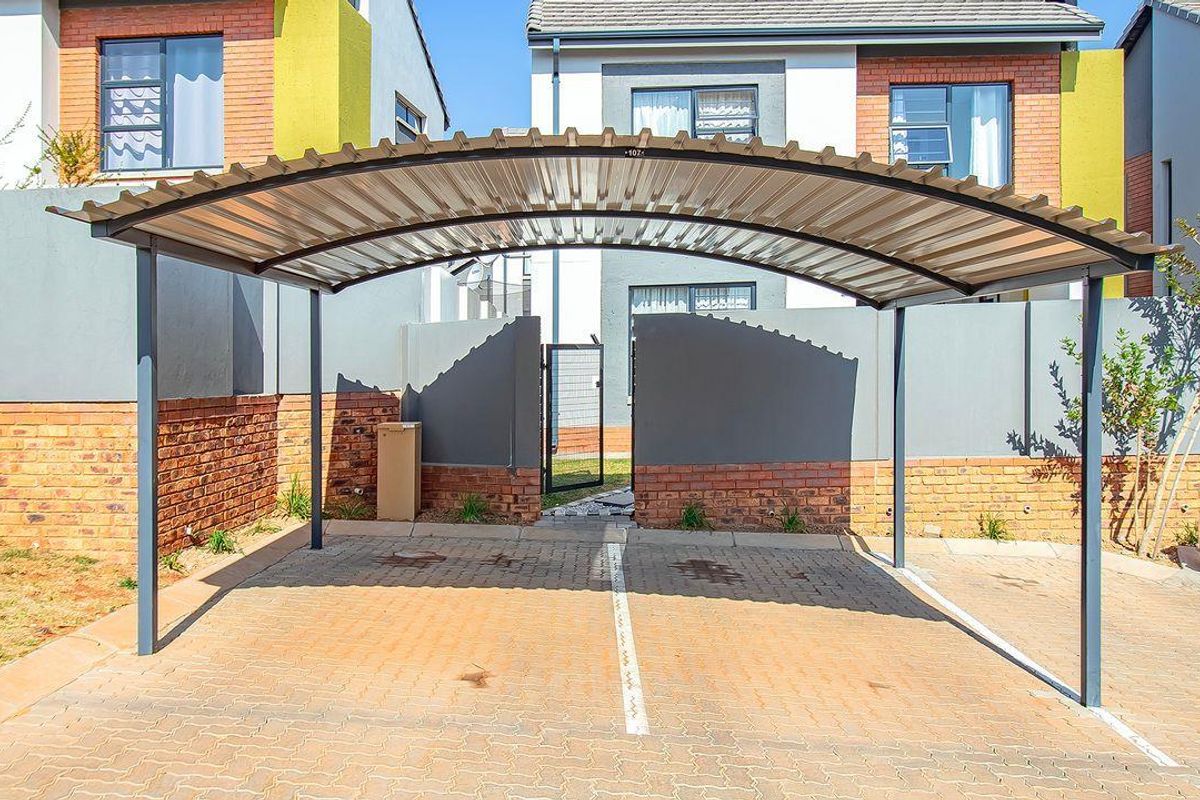 Experience Luxury Living at The Manhattan Lifestyle Estate - Photo 3