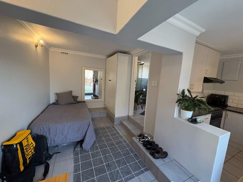 Furnished Bachelor Apartment - Photo 5