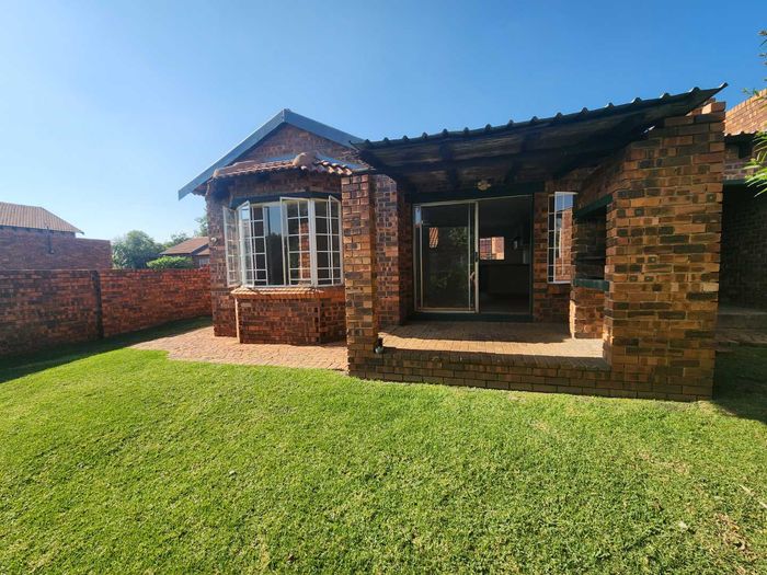 Property #2375582, Apartment Rental Monthly in Weltevreden Park