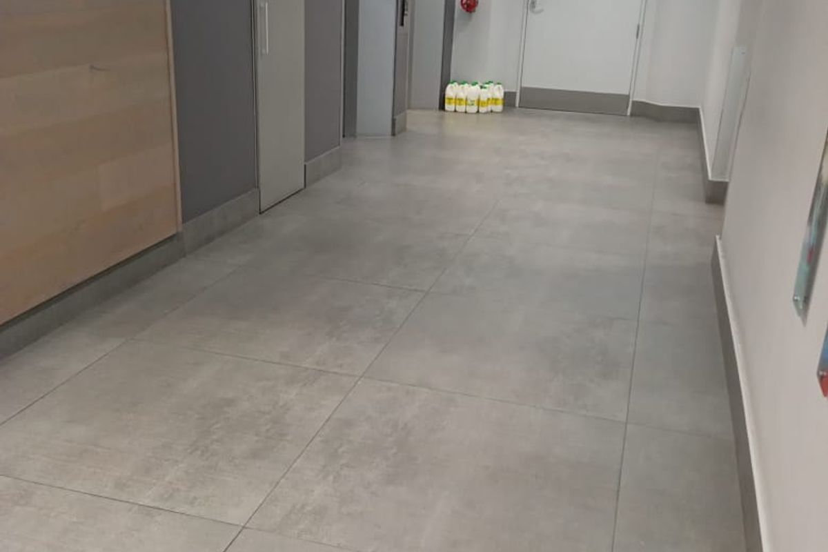 Centrally Located 534sqm Office with Security & Fiber - Photo 2