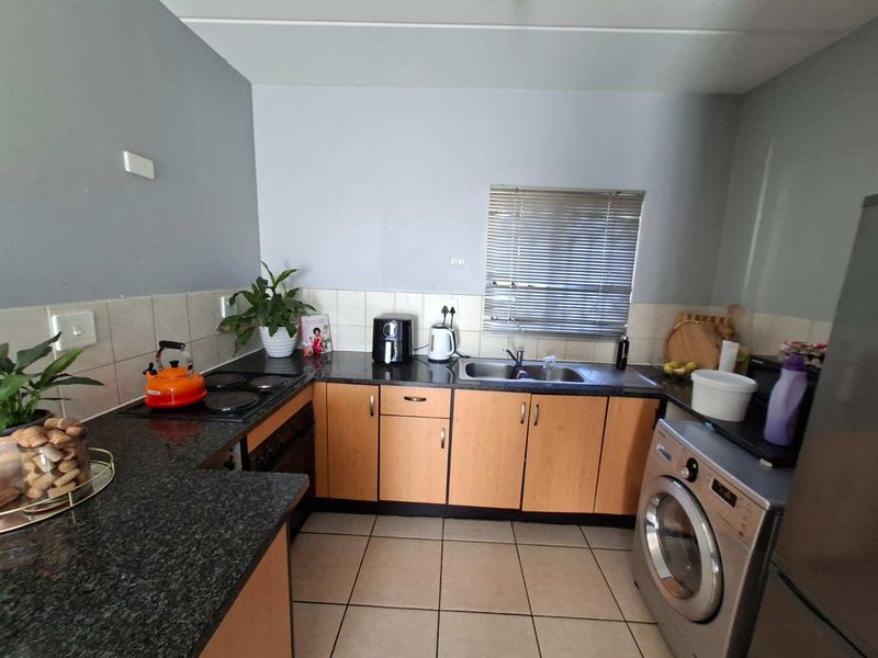 WELCOME TO YOUR NEW DUPLEX HOME - Photo 10