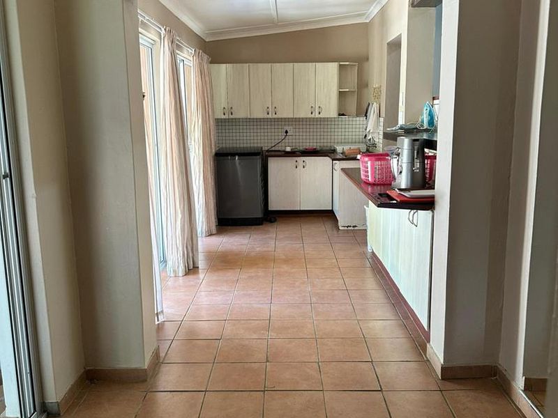 Welcome to a spacious residential property situated in Outjo on Station Road - Photo 5