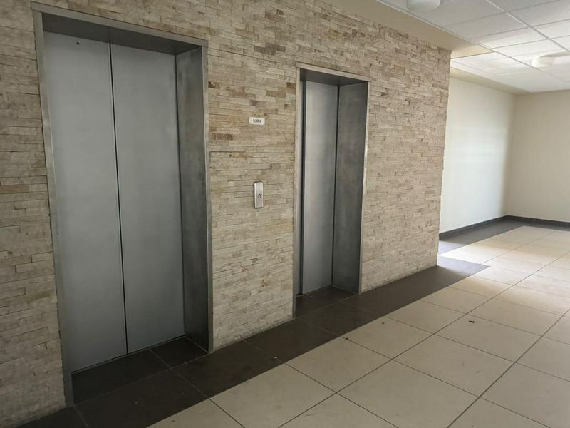 SKY OFFICE TO LET - Photo 6