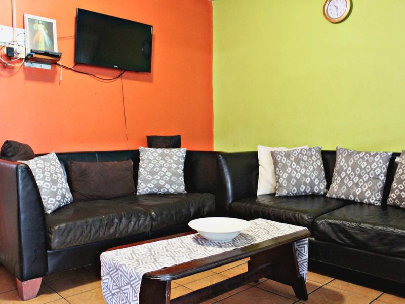 3 Bedroom House For Sale Located in Bonteheuwel - Photo 2