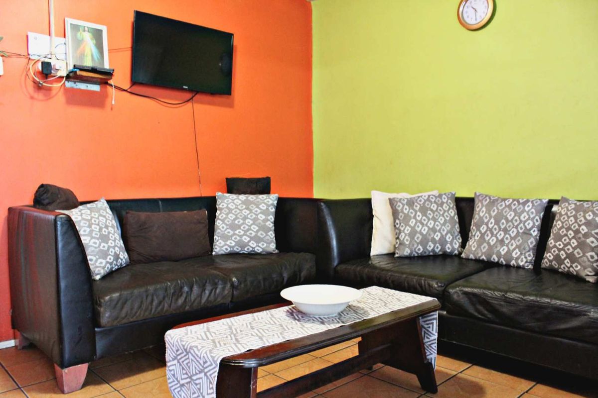 3 Bedroom House For Sale Located in Bonteheuwel - Photo 2