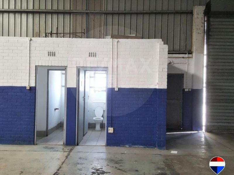 Versatile 700m2 Workshop with Prime Exposure & Smart Features - Photo 10