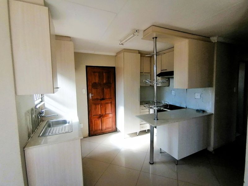 Charming 3-Bedroom Family Home in a Welcoming Township - Photo 3