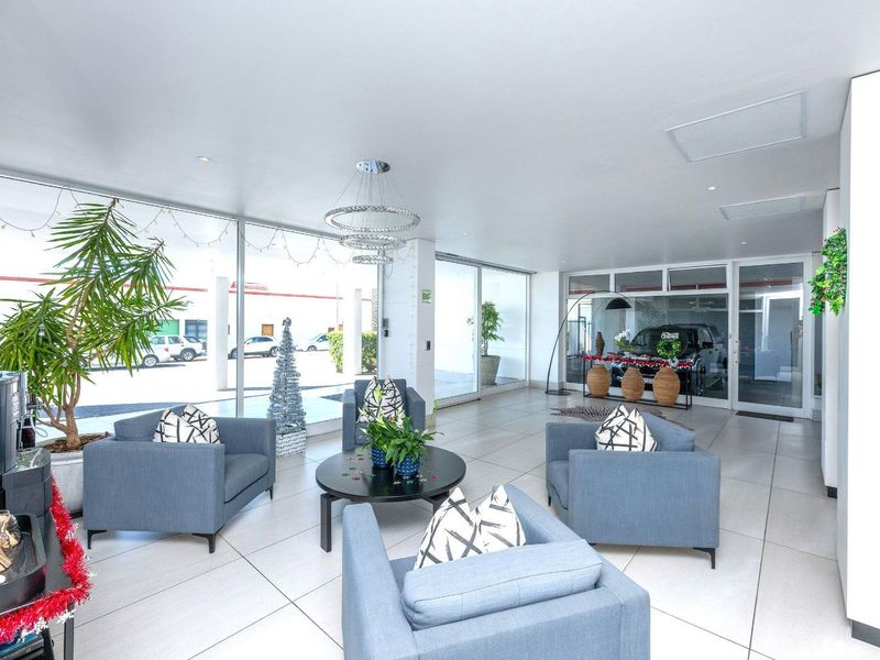 Make an offer on most sought after 2 Bedrooms on the Beach Front Sea Point - Photo 2