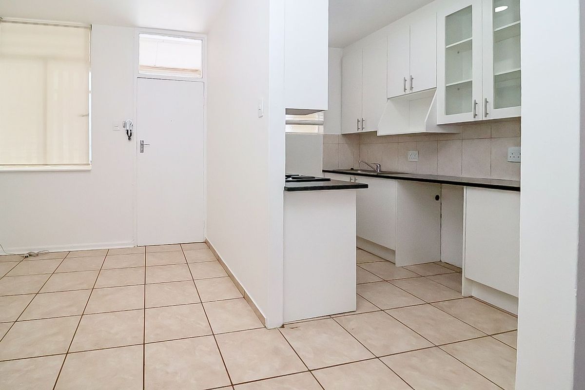 Renovated One Bedroom Apartment! - Photo 2