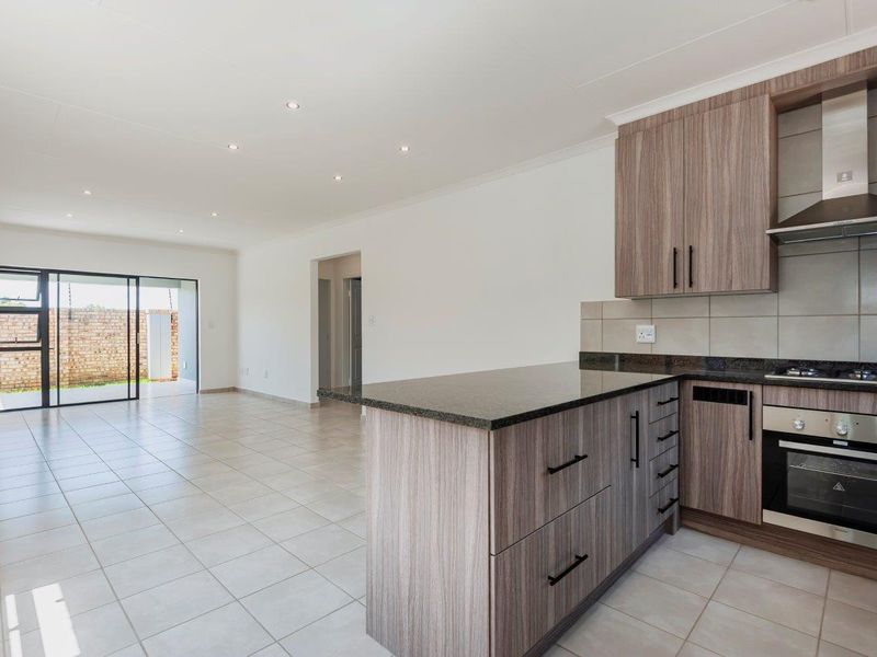 Facebrick simplex cluster only 4 in complex, Brand New so no Transfer Duties. - Photo 8