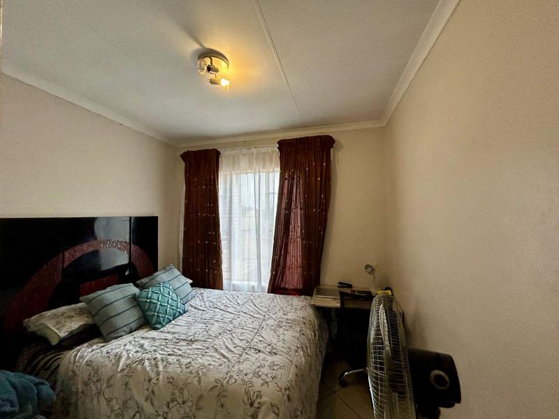 Stunning 2-Bedroom Apartment with Private Balcony in Stone Ridge - Photo 6