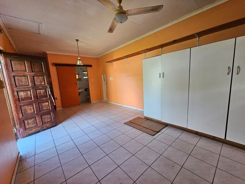 Bargain Fixer-Upper with Bonus Bachelor Flat – A Golden Opportunity! - Photo 7