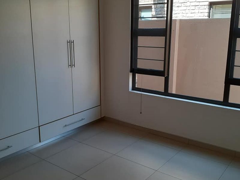 Brand new spacious 3 bedroom well designed townhouse for sale in Okahandja. - Photo 9