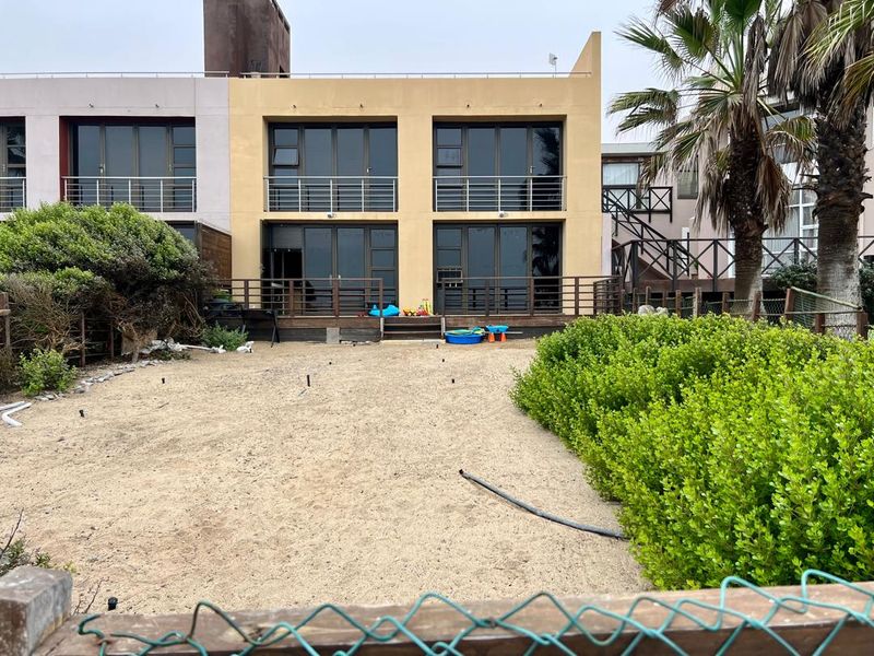 FOR SALE- 4 BEDROOM, 3 STOREY HOUSE IN LONG BEACH, WALVIS BAY, NAMIBIA - Photo 3