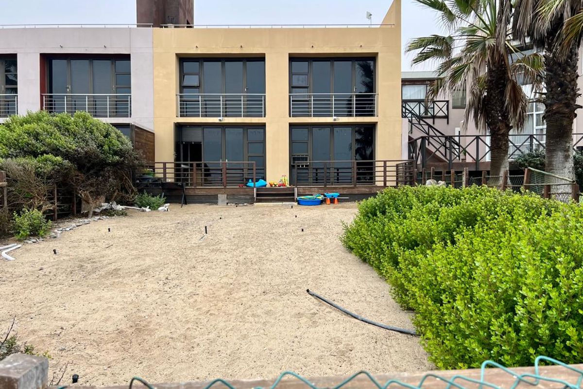 FOR SALE- 4 BEDROOM, 3 STOREY HOUSE IN LONG BEACH, WALVIS BAY, NAMIBIA - Photo 3