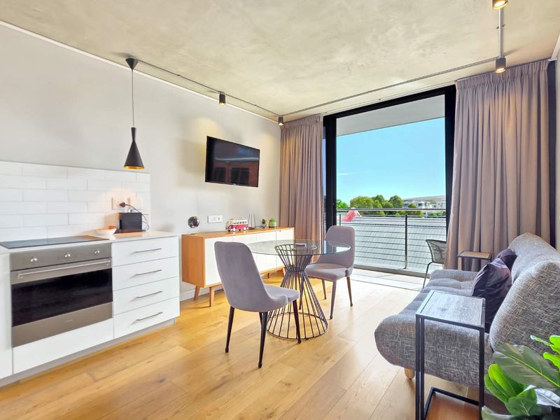 Unlock City Living & Returns | Balcony | Park Bay | Pool & Airbnb Potential - Photo 2