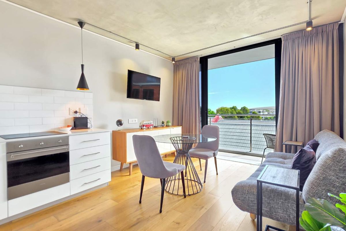 Unlock City Living & Returns | Balcony | Park Bay | Pool & Airbnb Potential - Photo 2