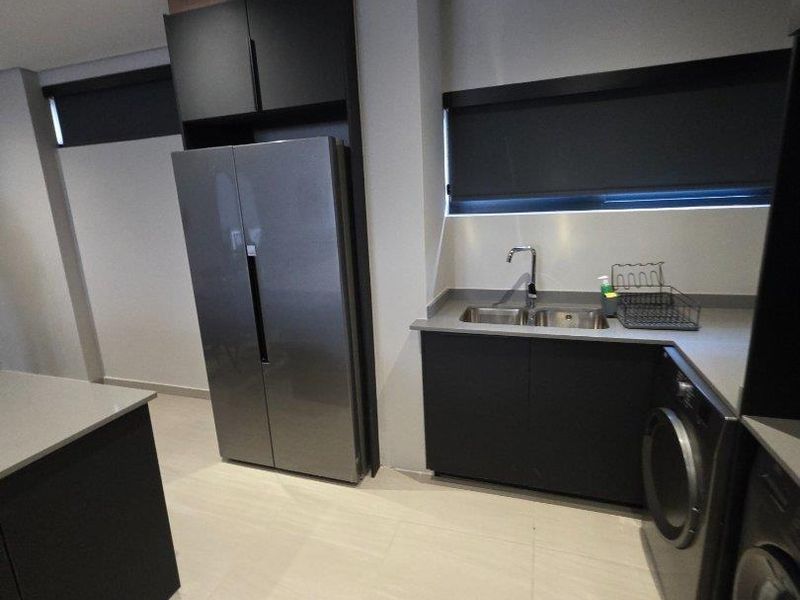 INCREDIBLE ULTRA MODERN 3 BED FULLY FURNISHED APARTMENT - Photo 7