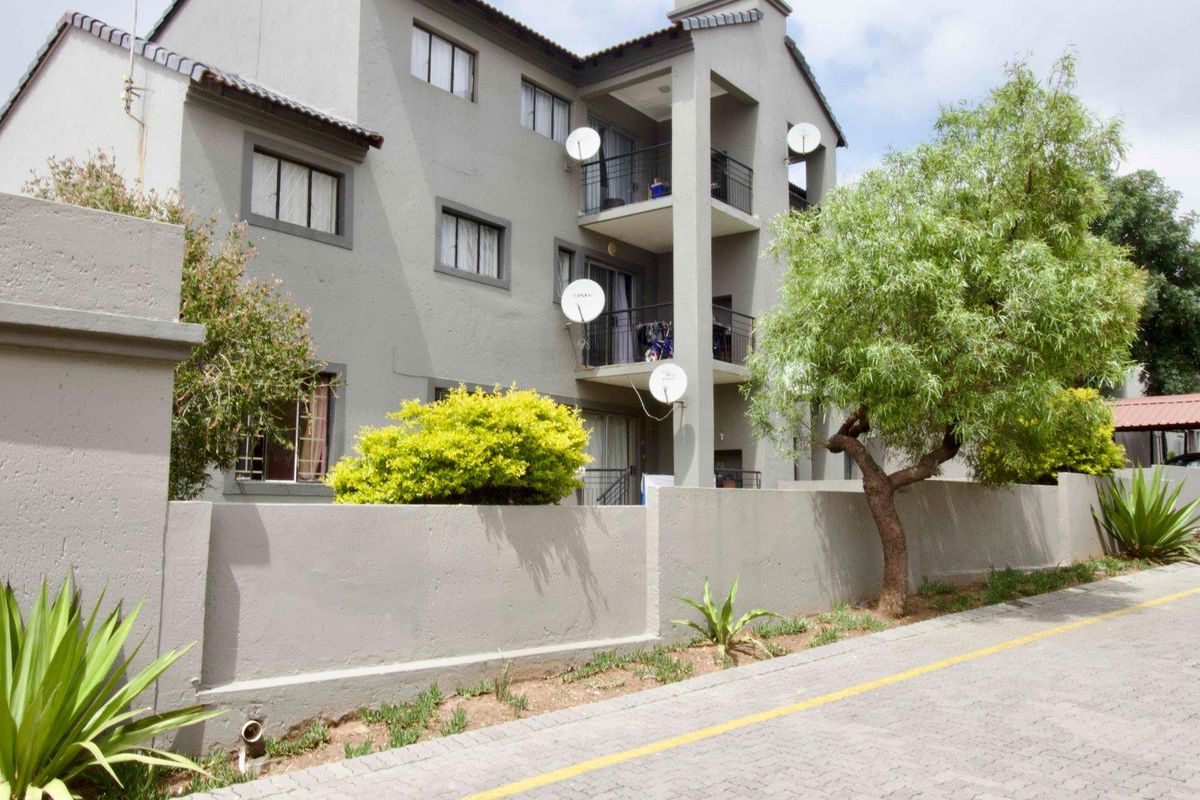 Spacious 2Bedroom 2 Bathroom apartment - Photo 3