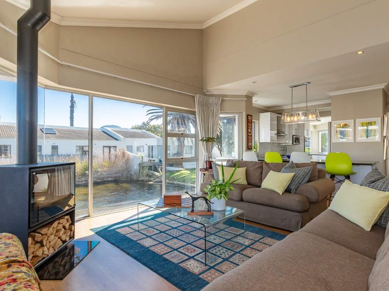 Tranquil Waterfront Dual Living in Marina da Gama - Photo 10