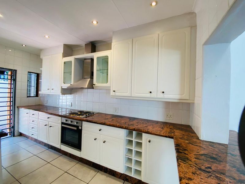 3 Bedroom Townhouse in Secure Estate Morningside - Photo 2