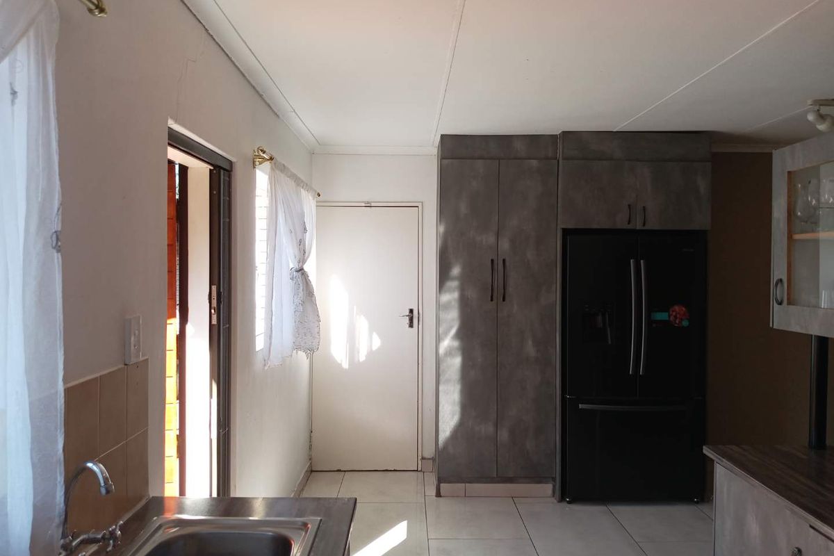 A Neat 3-Bedroom Home in Ninapark - Photo 4