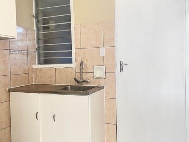 Bachelor Apartment For Rent in Pearcyan - Sunnyside| Affordable & Central - Photo 6
