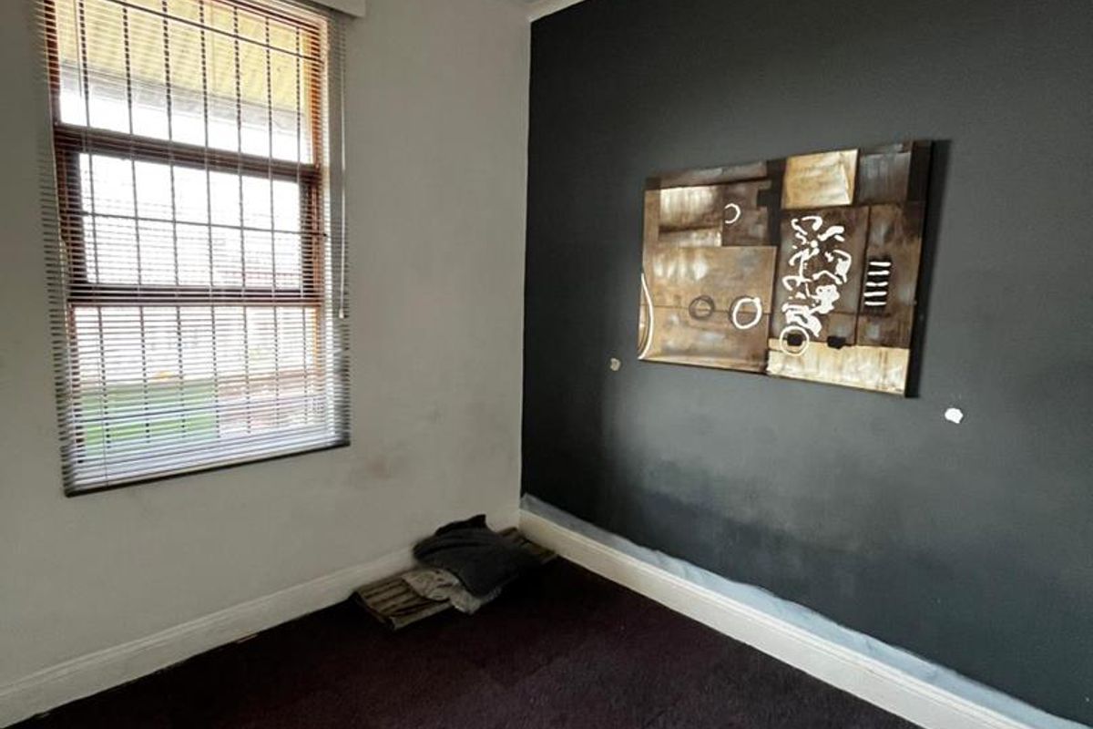 Comfortable & Secure 2 Bedroom Home for Rent - Photo 3