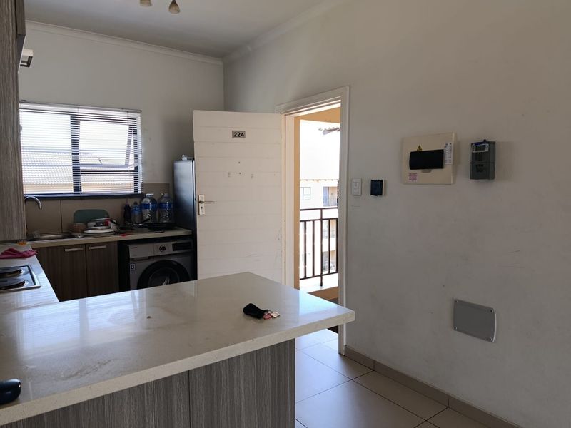 STOP AND LOOK AT THIS 2 BEDROOM BARGAIN! - Photo 8