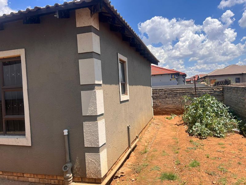 2 Bedroom House For Sale in Vanderbijlpark CE7 - Photo 9