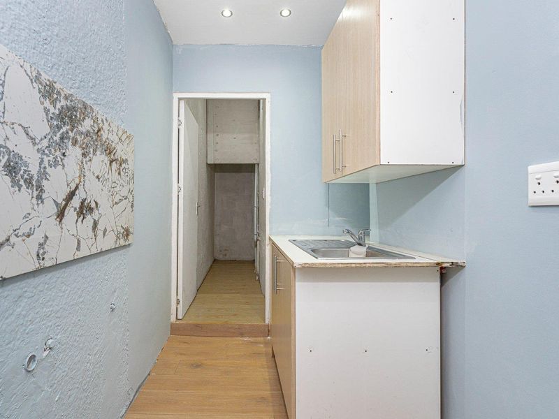 Spacious 360m2 Home in Prime Claremont – Ideal Family Living with Secure, Modern Comfort - Photo 8