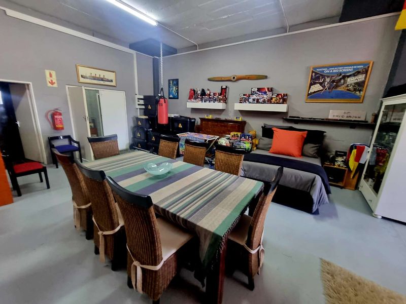 Spacious and Versatile Unit in a Prime Location - Photo 3